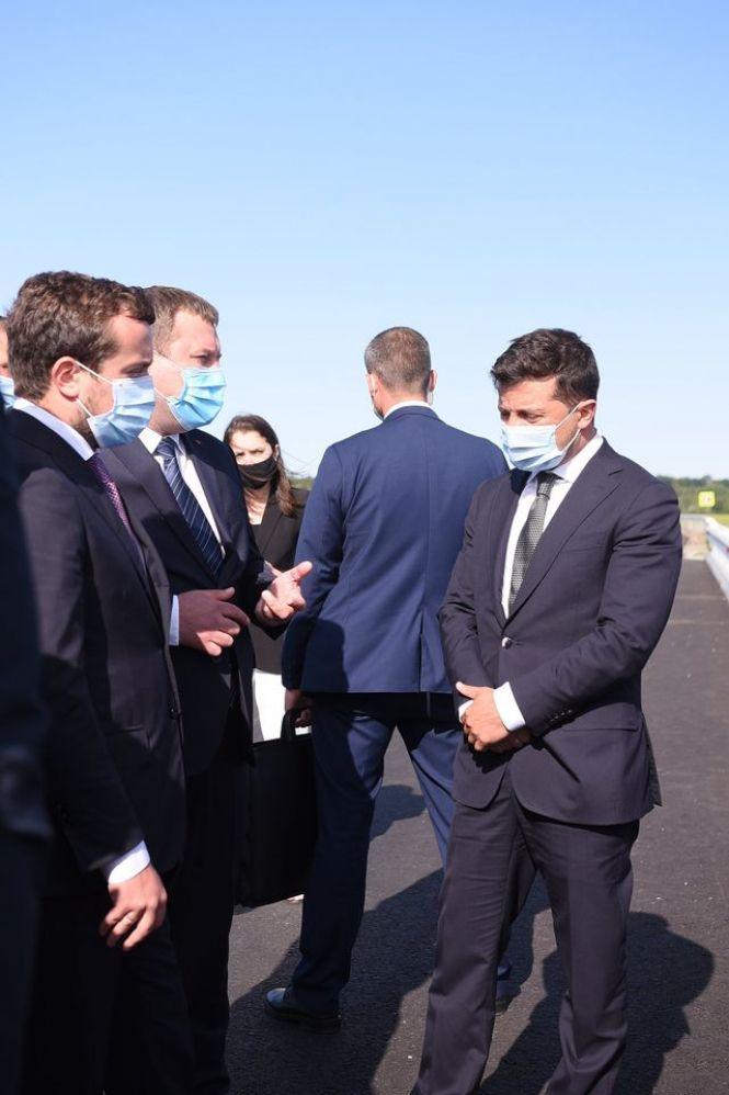 Новини Тернополя - фото з Президент Володимир Зеленський проінспектував "Велике будівництво" на Тернопільщині. Які зміни на нас чекають? (пресслужби) Президент Володимир Зеленський проінспектував "Велике будівництво" на Тернопільщині. Які зміни на нас чекають? (пресслужби), фото №1 на сайті 20minut.ua