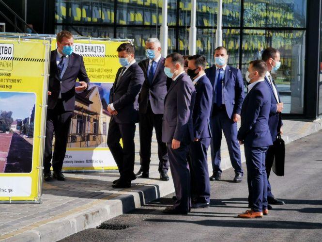 Новини Тернополя - фото з Президент Володимир Зеленський проінспектував "Велике будівництво" на Тернопільщині. Які зміни на нас чекають? (пресслужби) Президент Володимир Зеленський проінспектував "Велике будівництво" на Тернопільщині. Які зміни на нас чекають? (пресслужби), фото №16 на сайті 20minut.ua