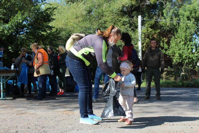 Новини Вінниці - фото з «Робимо місто чистішим»: як вінничани долучилися до Всесвітнього дня прибирання «Робимо місто чистішим»: як вінничани долучилися до Всесвітнього дня прибирання, фото №3 на сайті 20minut.ua