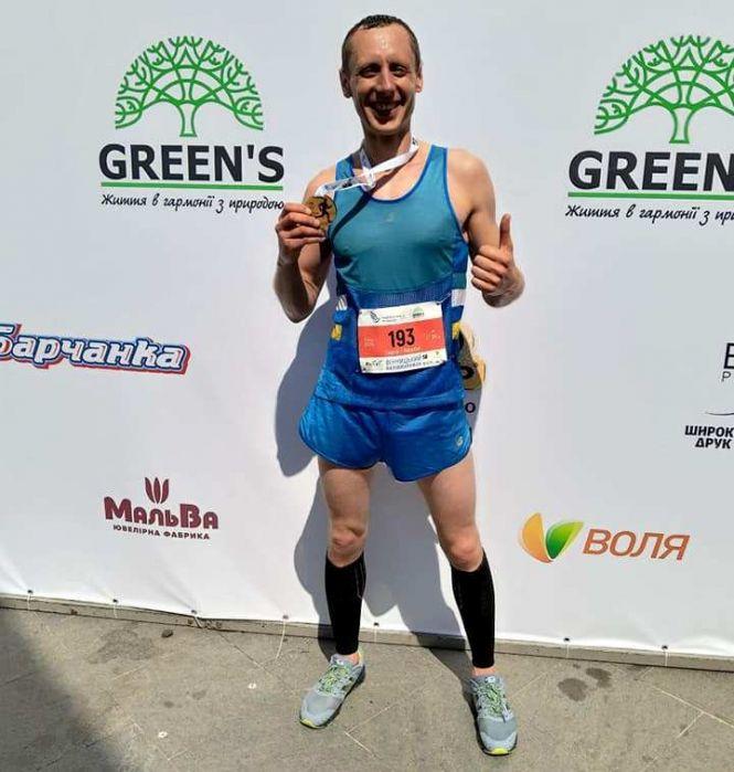 Новини Вінниці - фото з Триває марафон «Біг добра 100 км» заради порятунку дітей. Чому б не відзначити вінничан за людяну акцію? Триває марафон «Біг добра 100 км» заради порятунку дітей. Чому б не відзначити вінничан за людяну акцію?, фото №4 на сайті 20minut.ua