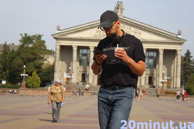 Що їдять і п'ють тернополяни на вулицях та терасах міста у вихідний (ФОТОРЕПОРТАЖ), фото №2 на сайті 20minut.ua