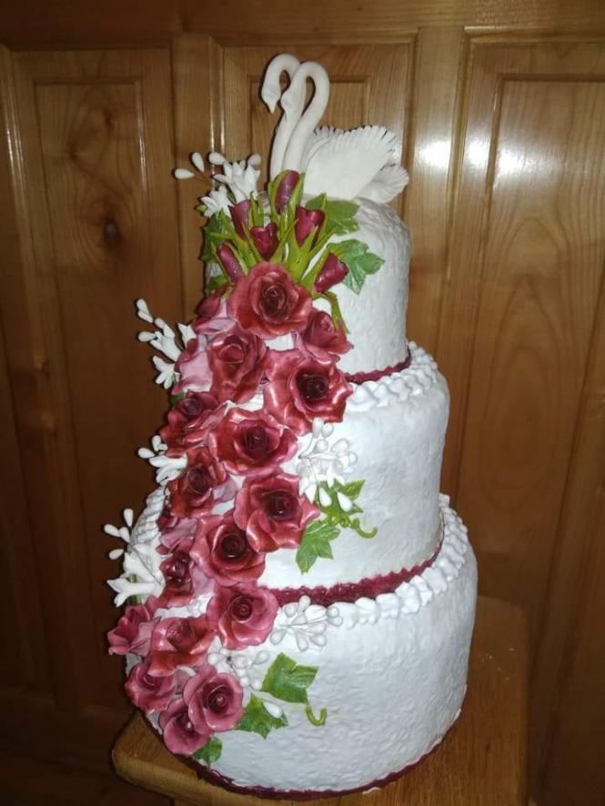 Новини Тернополя - фото з "Перед роботою прибираю вдома і молюся": жінка з Теребовлянщини понад 20 років пече весільні короваї