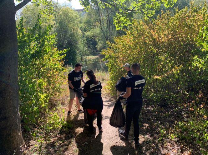 Новини Тернополя - фото з Свідомі тернополяни взяли участь у «Всесвітньому дні прибирання» Свідомі тернополяни взяли участь у «Всесвітньому дні прибирання», фото №2 на сайті 20minut.ua