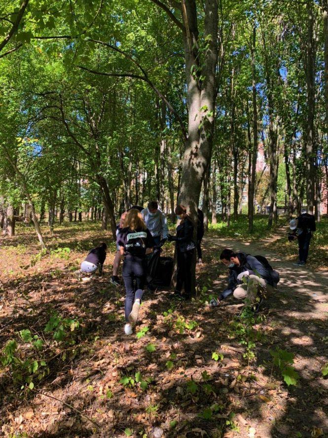 Новини Тернополя - фото з Свідомі тернополяни взяли участь у «Всесвітньому дні прибирання» Свідомі тернополяни взяли участь у «Всесвітньому дні прибирання», фото №1 на сайті 20minut.ua