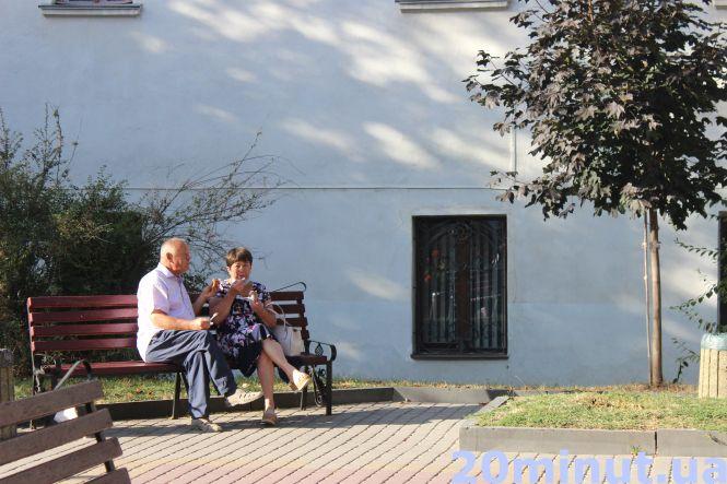 Що їдять і п'ють тернополяни на вулицях та терасах міста у вихідний (ФОТОРЕПОРТАЖ), фото №3 на сайті 20minut.ua