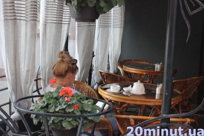 Що їдять і п'ють тернополяни на вулицях та терасах міста у вихідний (ФОТОРЕПОРТАЖ), фото №10 на сайті 20minut.ua