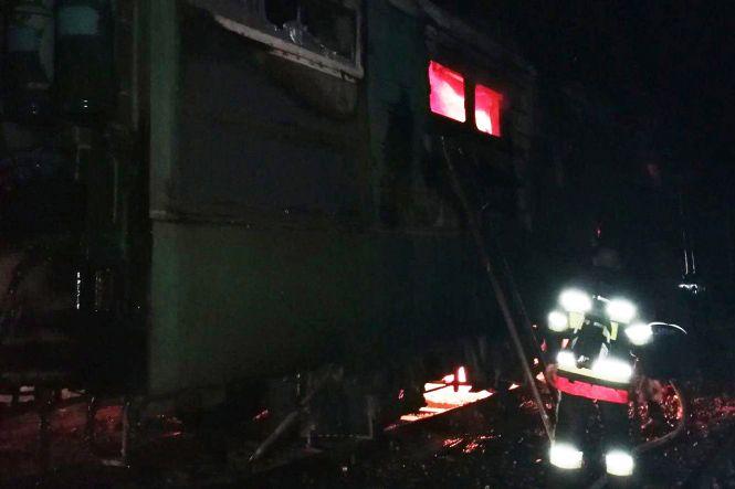 На Хмельниччині загорівся електролокомотив (ФОТО, ВІДЕО), фото №2 на сайті vsim.ua