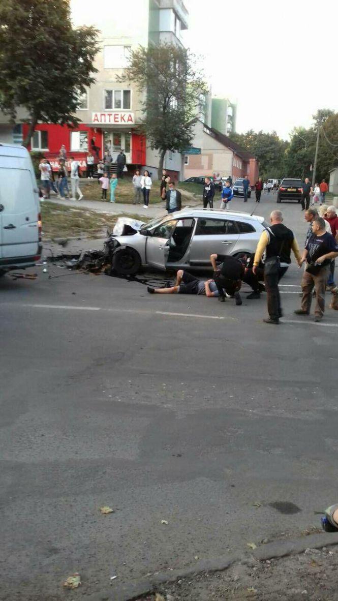 Новини Тернополя - фото з На Купчинського ДТП з потерпілими: не розминулися бус та легківка (ОНОВЛЕНО) На Купчинського ДТП з потерпілими: не розминулися бус та легківка (ОНОВЛЕНО), фото №1 на сайті 20minut.ua