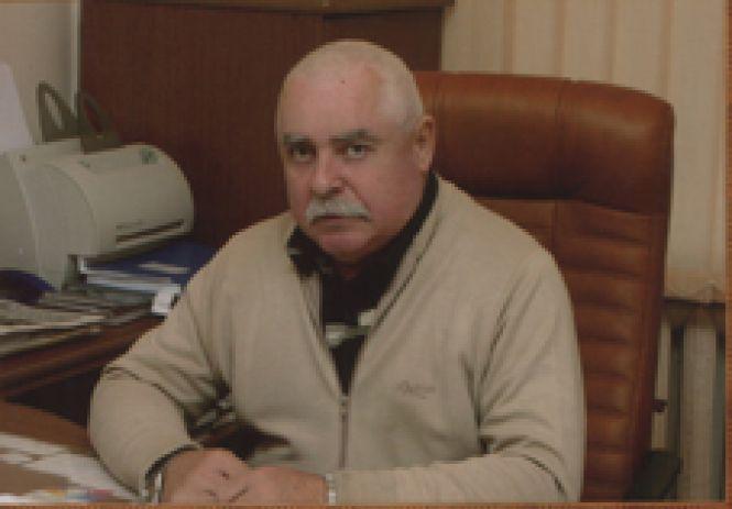 Новини Вінниці - фото з На 75 році життя помер директор сьомої школи-ліцею Олександр Сухомовський На 75 році життя помер директор сьомої школи-ліцею Олександр Сухомовський, фото №1 на сайті 20minut.ua