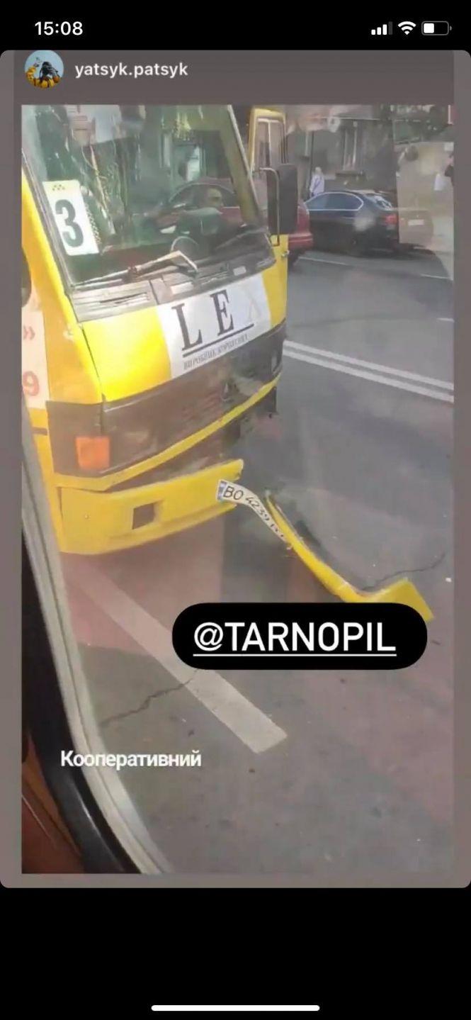 Новини Тернополя - фото з Фото дня: ДТП на Руській, маршрутка "втратила" бампер. Чи в безпеці пасажири? Фото дня: ДТП на Руській, маршрутка "втратила" бампер. Чи в безпеці пасажири?, фото №1 на сайті 20minut.ua