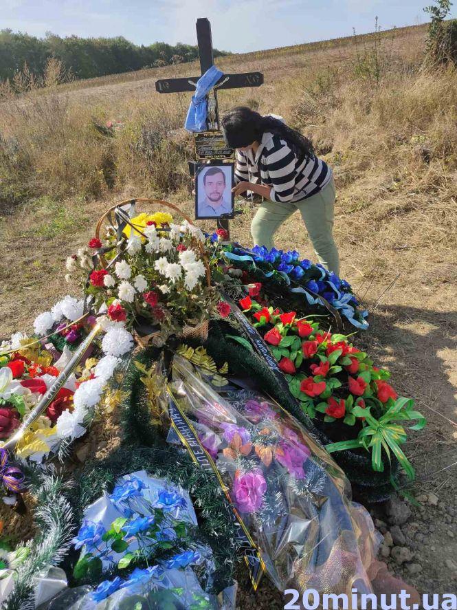 Загадкова смерть 27-річного Євгена у Жмеринці. Хлопця знайшли повішеним на зупинці, фото №5 на сайті 20minut.ua