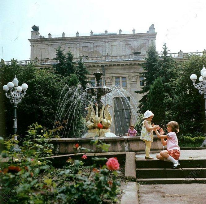 Новини Тернополя - фото з Тернопільські фонтани, яких уже немає. Впізнаєте ці місця? (ФОТО) Тернопільські фонтани, яких уже немає. Впізнаєте ці місця? (ФОТО), фото №6 на сайті 20minut.ua