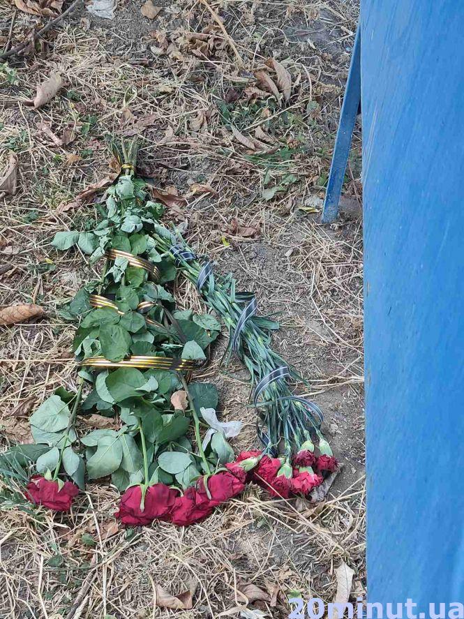 Новини Вінниці - фото з Загадкова смерть 27-річного Євгена у Жмеринці. Хлопця знайшли повішеним на зупинці Загадкова смерть 27-річного Євгена у Жмеринці. Хлопця знайшли повішеним на зупинці, фото №11 на сайті 20minut.ua