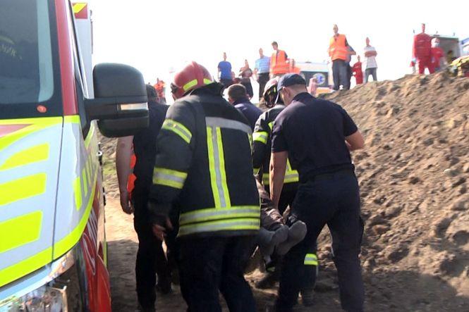 Новини Хмельницького - фото з Поблизу Хмельницького перевернулась вантажівка: з'явилося відео з місця ДТП Поблизу Хмельницького перевернулась вантажівка: з'явилося відео з місця ДТП, фото №6 на сайті vsim.ua