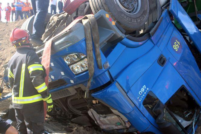 Новини Хмельницького - фото з Поблизу Хмельницького перевернулась вантажівка: з'явилося відео з місця ДТП Поблизу Хмельницького перевернулась вантажівка: з'явилося відео з місця ДТП, фото №4 на сайті vsim.ua