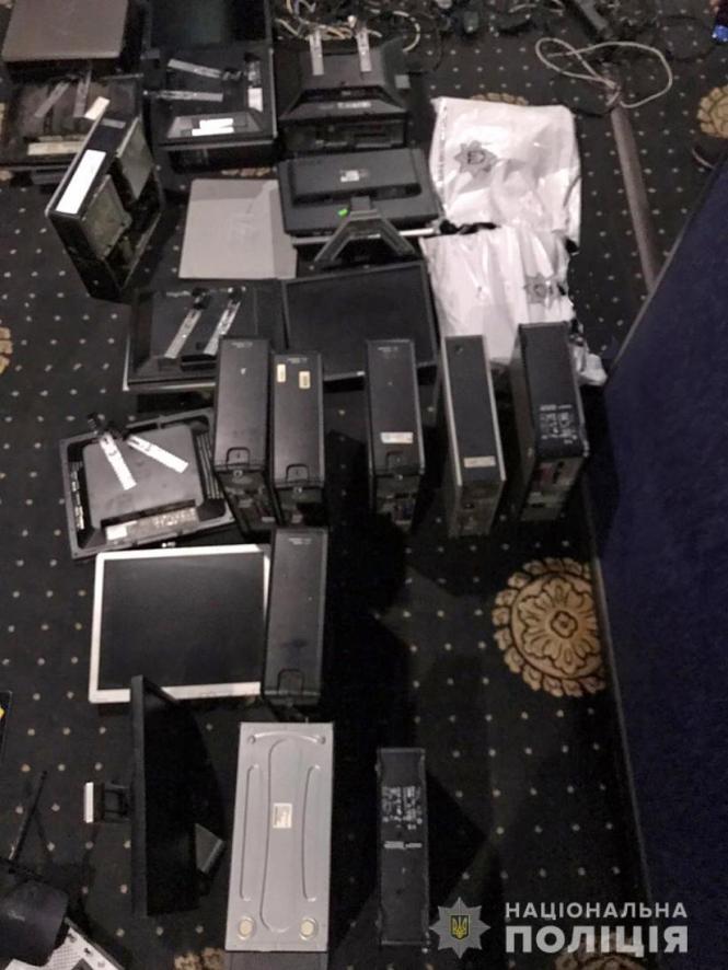 Новини Житомира - фото з У Житомирі поліція втретє за місяць припинила роботу грального залу на Київській У Житомирі поліція втретє за місяць припинила роботу грального залу на Київській, фото №4 на сайті 20minut.ua