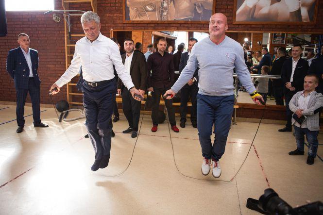 Новини Вінниці - фото з Юрій Бойко відвідав Вінницю: представив кандидатів в депутати міськради та кандидата на посаду мера (Прес-служба партії «ОПЗЖ») Юрій Бойко відвідав Вінницю: представив кандидатів в депутати міськради та кандидата на посаду мера (Прес-служба партії «ОПЗЖ»), фото №3 на сайті 20minut.ua