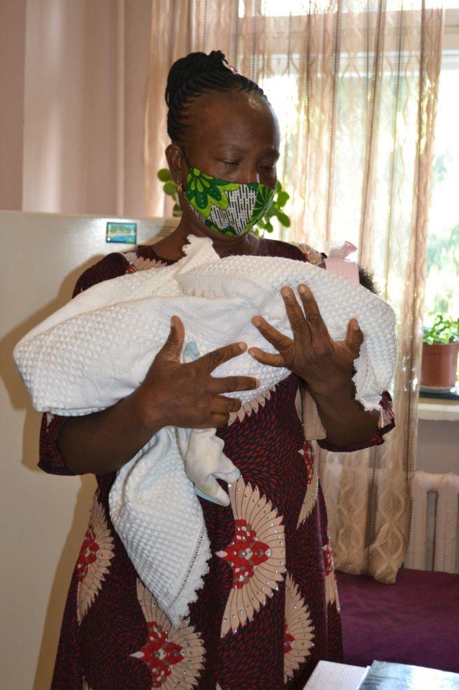 Новини Тернополя - фото з У Тернополі родичі забрали з лікарні немовля, мама-іноземка якого мала COVID-19 (ФОТО) У Тернополі родичі забрали з лікарні немовля, мама-іноземка якого мала COVID-19 (ФОТО), фото №3 на сайті 20minut.ua