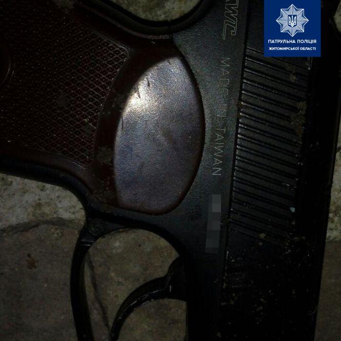 Новини Житомира - фото з Стрілянина на вулиці Івана Франка у Житомирі: чоловік отримав поранення Стрілянина на вулиці Івана Франка у Житомирі: чоловік отримав поранення, фото №1 на сайті 20minut.ua