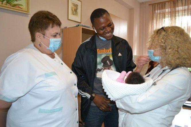 Новини Тернополя - фото з У Тернополі родичі забрали з лікарні немовля, мама-іноземка якого мала COVID-19 (ФОТО) У Тернополі родичі забрали з лікарні немовля, мама-іноземка якого мала COVID-19 (ФОТО), фото №2 на сайті 20minut.ua