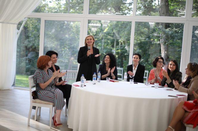 Новини Хмельницького - фото з Хмельницькі бізнесвумен та Симчишин: що відомо про зустріч, яка "зірвала" Instagram Хмельницькі бізнесвумен та Симчишин: що відомо про зустріч, яка "зірвала" Instagram, фото №7 на сайті vsim.ua