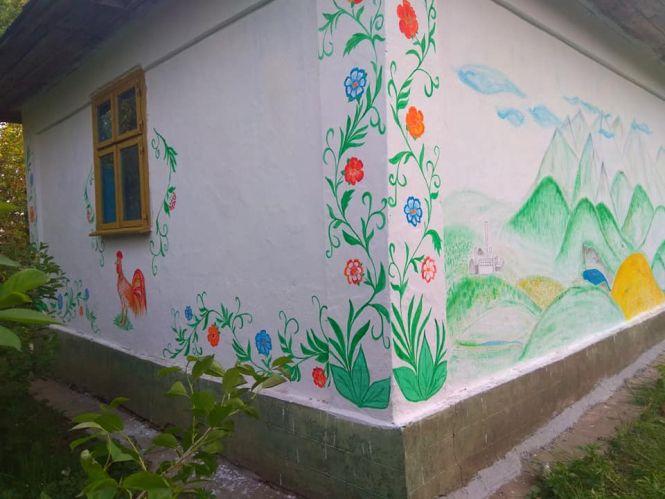 Новини Тернополя - фото з Майстриня з Чорткова розмалювала будинок, якому майже сто років