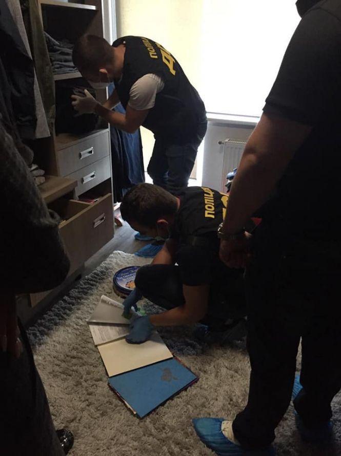 Новини Хмельницького - фото з Погрожували вбити: затримали хмельничан, які вимагали 350 тисяч гривень у підприємця Погрожували вбити: затримали хмельничан, які вимагали 350 тисяч гривень у підприємця, фото №2 на сайті vsim.ua