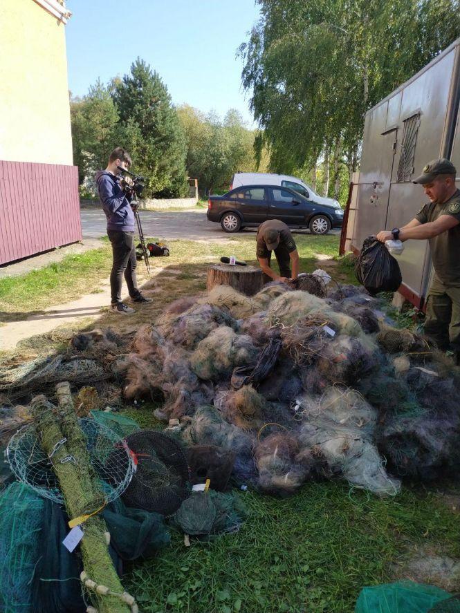 Новини Житомира - фото з Рибоохорона знищила понад 10 км браконьєрських сіток. ФОТО Рибоохорона знищила понад 10 км браконьєрських сіток. ФОТО, фото №2 на сайті 20minut.ua