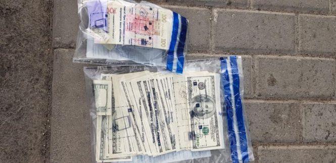 СБУ затримала керівника податкової інспекції Тернополя та його сина за вимагання 40 тисяч доларів, фото №3 на сайті 20minut.ua