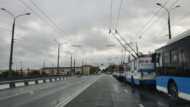 Новини Хмельницького - фото з Зранку біля філармонії затопило Кам’янецьку (ФОТО, ВІДЕО) Зранку біля філармонії затопило Кам’янецьку (ФОТО, ВІДЕО), фото №2 на сайті vsim.ua