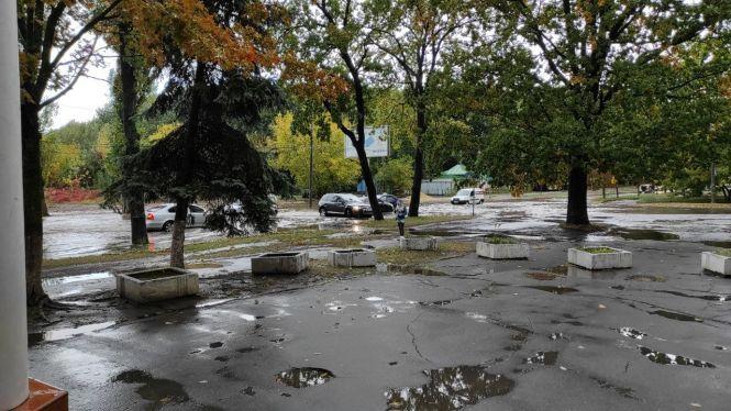 Новини Вінниці - фото з Вінницю підтопила злива. На Вишеньці «плавають» машини Вінницю підтопила злива. На Вишеньці «плавають» машини, фото №2 на сайті 20minut.ua