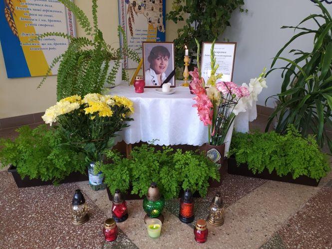 Новини Тернополя - фото з Чи причетний хтось третій до вбивства завучки і самогубства підозрюваного: які версії розглядає поліція Чи причетний хтось третій до вбивства завучки і самогубства підозрюваного: які версії розглядає поліція, фото №2 на сайті 20minut.ua