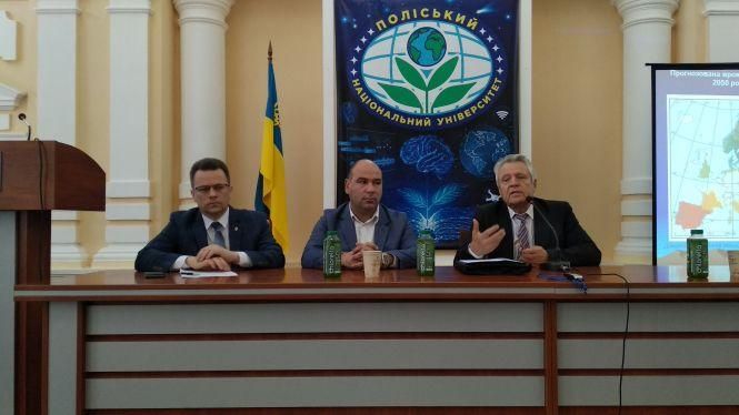 У Житомирі відбувся круглий стіл за тематикою «Підвищення ефективності  та екологічної безпеки сільського господарства Житомирщини в сучасних умовах», фото №1 на сайті 20minut.ua