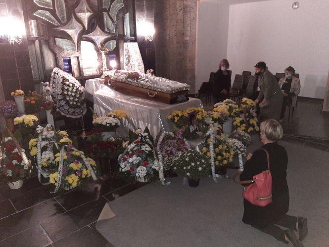 Новини Тернополя - фото з Чи причетний хтось третій до вбивства завучки і самогубства підозрюваного: які версії розглядає поліція Чи причетний хтось третій до вбивства завучки і самогубства підозрюваного: які версії розглядає поліція, фото №3 на сайті 20minut.ua