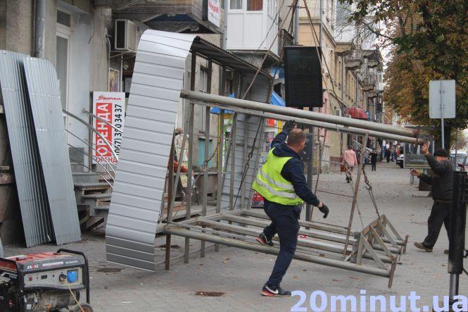 Новини Тернополя - фото з Фото дня: на Руській демонтували зупинку громадського транспорту Фото дня: на Руській демонтували зупинку громадського транспорту, фото №1 на сайті 20minut.ua