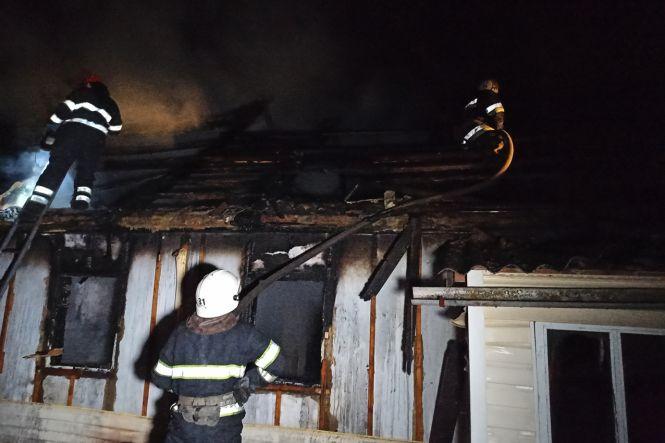 Новини Хмельницького - фото з Пожежа на Хмельниччині: у будинку виявили два бездиханних тіла (ВІДЕО) Пожежа на Хмельниччині: у будинку виявили два бездиханних тіла (ВІДЕО), фото №2 на сайті vsim.ua