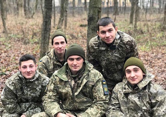 Новини Вінниці - фото з Пам’яті загиблих льотчиків. Один з них нещодавно пролітав над Вінницею Пам’яті загиблих льотчиків. Один з них нещодавно пролітав над Вінницею, фото №6 на сайті 20minut.ua