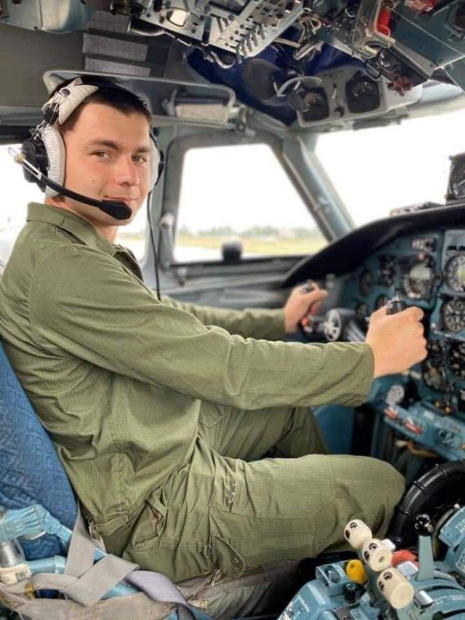 Новини Вінниці - фото з Пам’яті загиблих льотчиків. Один з них нещодавно пролітав над Вінницею Пам’яті загиблих льотчиків. Один з них нещодавно пролітав над Вінницею, фото №7 на сайті 20minut.ua
