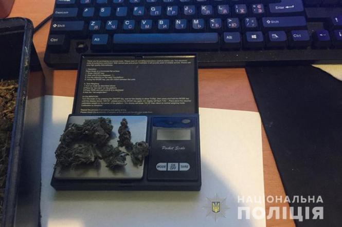 У Тернополі прикрили інтернет-магазин з продажу марихуани, який приносив власникам 250-300 тисяч прибутку в місяць, фото №2 на сайті 20minut.ua