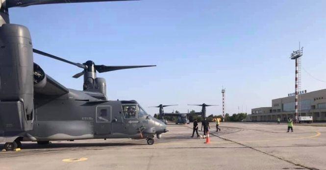 Новини Вінниці - фото з У Вінницькому аеропорту урочисто проводжали НАТОвських військових У Вінницькому аеропорту урочисто проводжали НАТОвських військових, фото №3 на сайті 20minut.ua