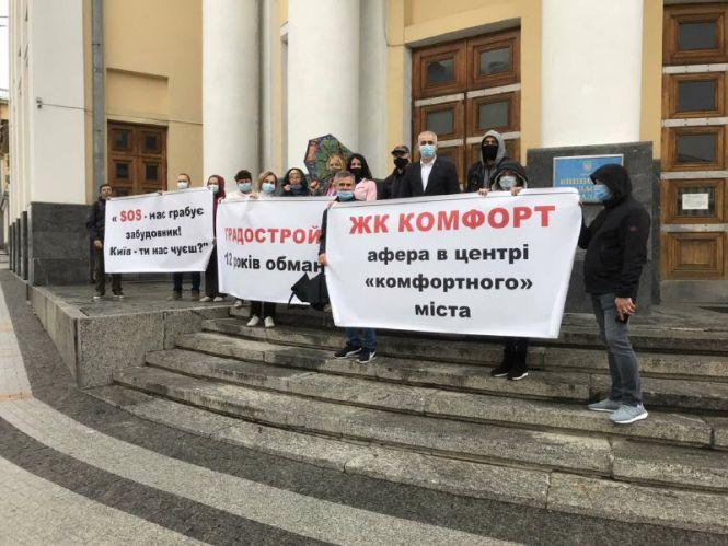 «Нас грабує забудовник»: біля ОДА пікетували власники квартир у скандальному ЖК «Комфорт», фото №2 на сайті 20minut.ua