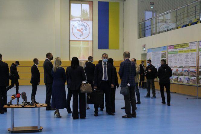 Новини Вінниці - фото з «Дайте нам спокійно поговорити», — президент Володимир Зеленський у Вінниці «Дайте нам спокійно поговорити», — президент Володимир Зеленський у Вінниці, фото №3 на сайті 20minut.ua