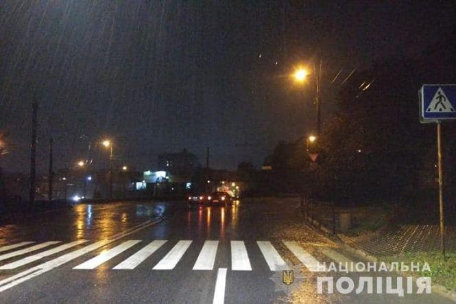 Новини Тернополя - фото з На перехресті Тарнавського-Злуки легківка збила молодого чоловіка: його забрала швидка На перехресті Тарнавського-Злуки легківка збила молодого чоловіка: його забрала швидка, фото №1 на сайті 20minut.ua