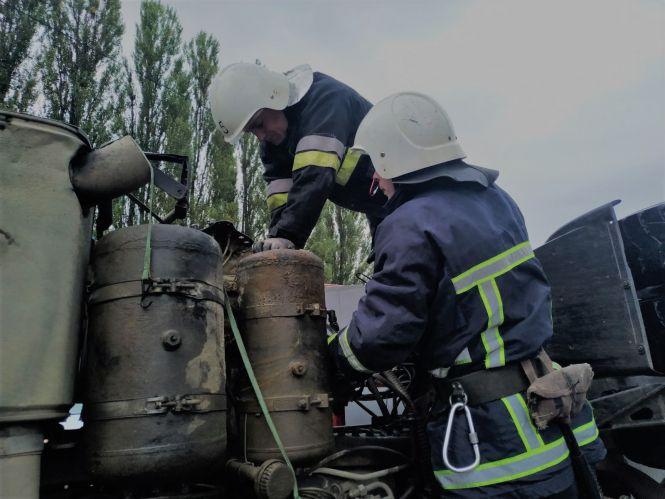 На Хмельниччині перекинулася вантажівка: постраждав водій (ФОТО), фото №6 на сайті vsim.ua