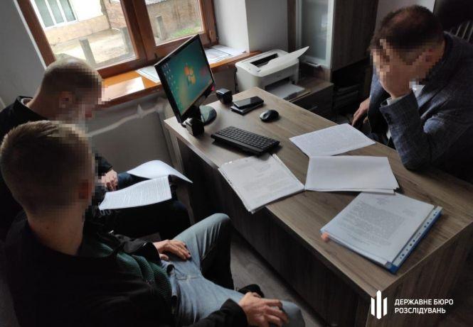 Двох податківців Хмельниччини підозрюють у "зливі" даних з обмеженим доступом, фото №2 на сайті vsim.ua