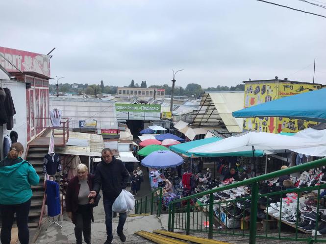 Новини Хмельницького - фото з “Плов від Мурата і перекури”: один день з життя продавця на Хмельницькому речовому ринку Нет описания.