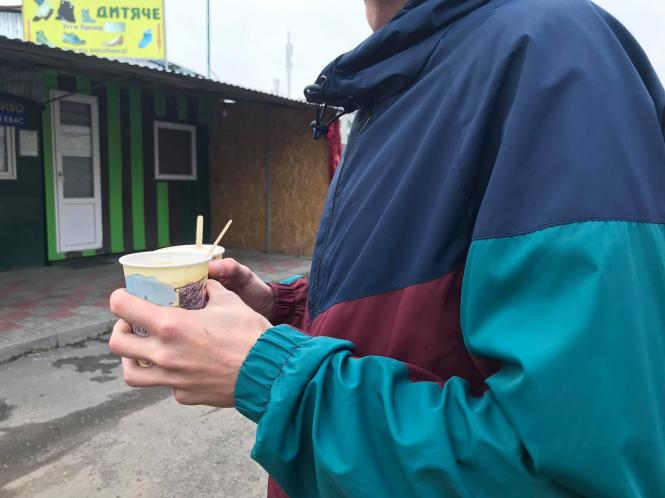 Новини Хмельницького - фото з “Плов від Мурата і перекури”: один день з життя продавця на Хмельницькому речовому ринку Нет описания.