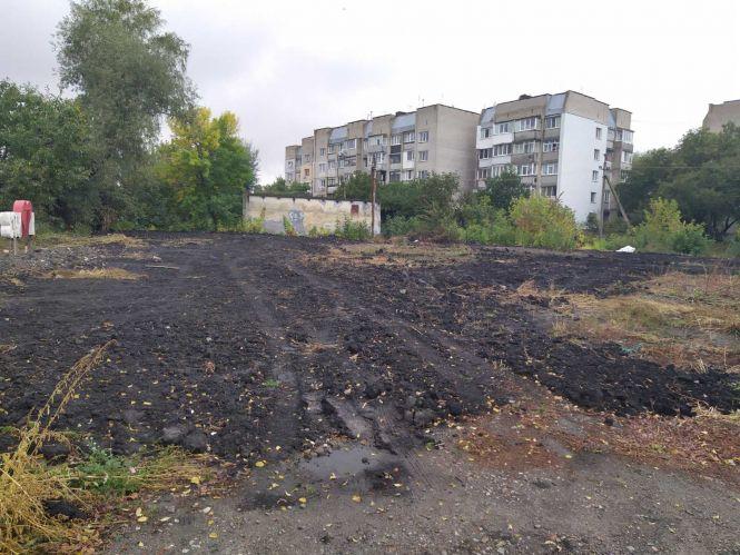 По Незалежності почали встановлювати знак «Я люблю Козятин», але до дощів не встигли, фото №1 на сайті 20minut.ua