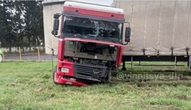 Моторошна ДТП біля Писарівки: водій BMW з «лисою» резиною врізався у вантажівку, фото №3 на сайті 20minut.ua