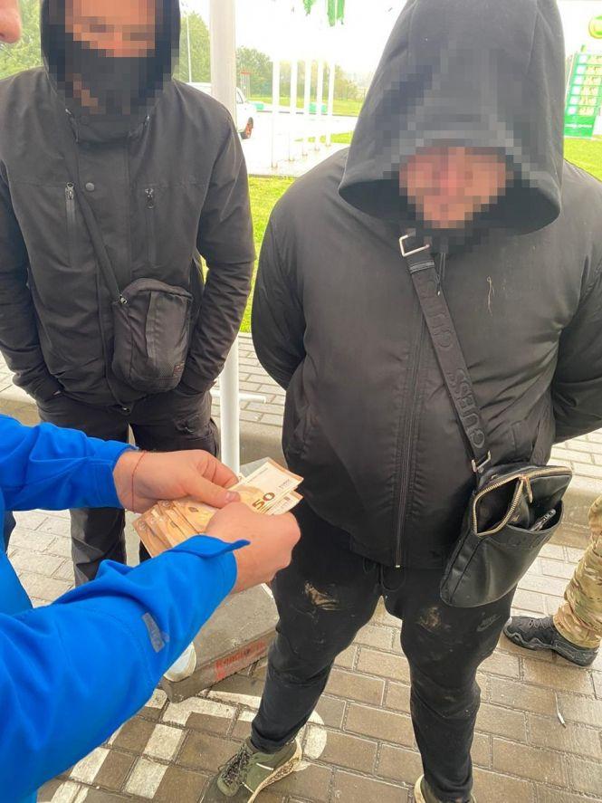 У Тернополі затримали рекетирів, які кілька років тероризували перевізників західної України (ФОТО. ВІДЕО), фото №3 на сайті 20minut.ua